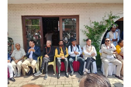 कांग्रेसका नेता शशांक कोइरालाले बिहीबार चियापानको आयोजना ( तस्बिर)