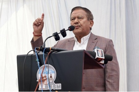 दुर्गा प्रसाईंलाई गुन्डा नाइके ; मीनबहादुर गुरुङ