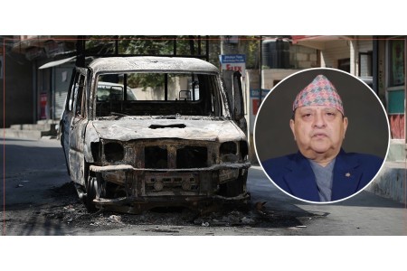 पूर्वराजा ज्ञानेन्द्र शाहले राजावादीहरूको समर्थनमा निर्मल निवासमा गुनासो