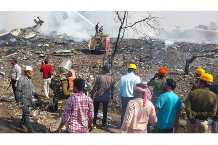 ​भारतको गुजरात राज्यमा पटका बनाउने कारखानामा भएको विस्फोटमा मृतक संख्या १८ पुग्यो