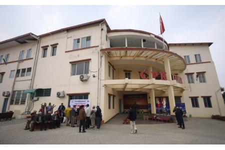 नेपाल कम्युनिष्ट पार्टी (एमाले) का कार्यकर्ताहरूले तीनकुने क्षेत्रमा भेला भएर मोटरसाइकल र्‍याली निकालेका छन्