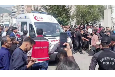 टर्कीमा एक विद्यालयमा १४ वर्षीय छात्रले गोली चलाउँदा ९ जनाको मृत्यु