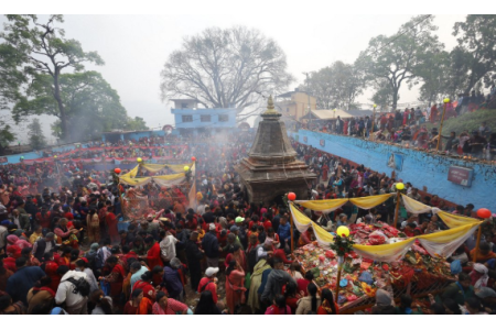मातातीर्थ कुण्डमा दर्शन गर्ने भक्तजनको घुइँचो, आमाप्रति श्रद्धा प्रकट