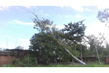 हावाहुरीबाट मधेस प्रदेश प्रभावितः सिरहामा पर्खाल भत्किँदा एक जनाको मृत्यु