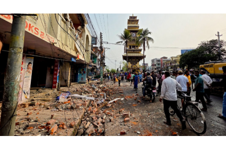 वीरगञ्जको मुख्य सडक विस्तारको काम आज बिहानैदेखि सुरु, भत्काइयो घरटहरा