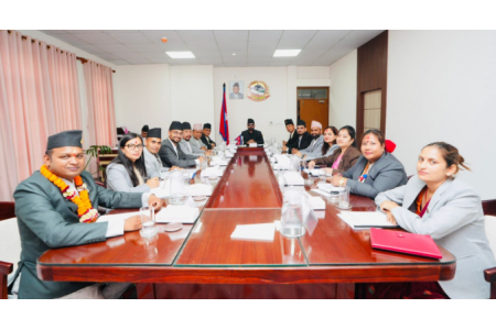 गृहमन्त्रीलाई बर्खास्त गर्न माग भइरहेका बेला मन्त्रिपरिषद् बैठक बोलाइयो