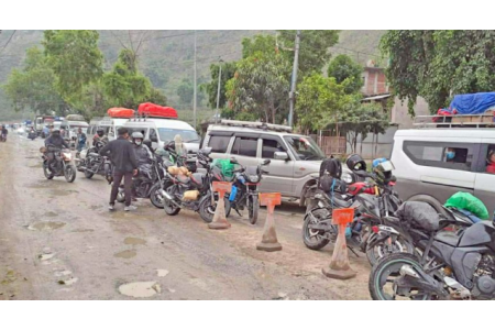 बीपी राजमार्ग पूर्णरूपमा अवरुद्धः वैकल्पिक व्यवस्था गरेर यात्रु पठाइँदै, खुलाउन समय लाग्ने