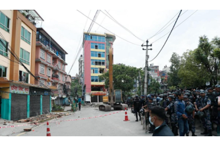धोबीखोला करिडोरको सात तले घर भत्काउन थालियो