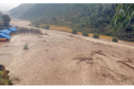 हुम्लाको नेप्कामा बाढीले बगायो घरगोठ र विद्यालय