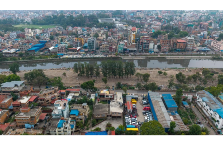 सम्याइएपछि खुला मैदानजस्तो देखियो थापाथलीको बागमती नदी किनार