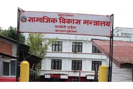 सेवा प्रवाहमा सुधारको प्रयास, फ्रन्ट डेस्कका कर्मचारीलाई नागरिक केन्द्रित प्रशिक्षण