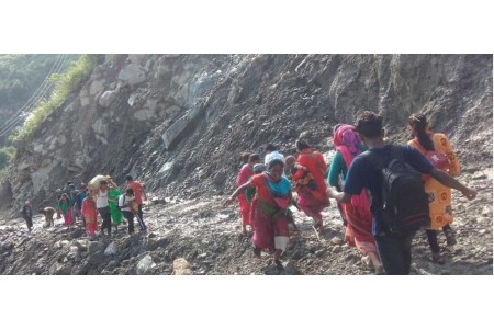 बाजुरामा वर्षाको कहर : पहिरोले घरमा क्षति, सडकसमेत अवरुद्ध