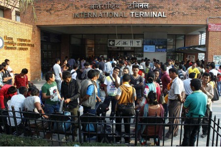 दुई महिनामा १ लाख ३० हजारभन्दा बढी नेपाली वैदेशिक रोजगारीमा