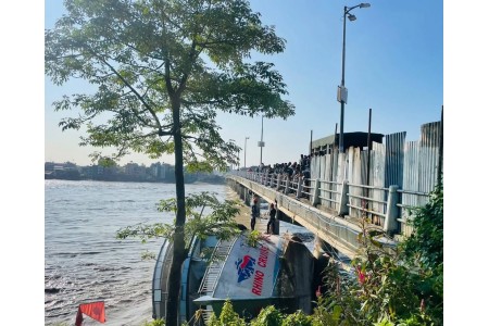 नारायणी नदीमा बगेर पुलमा अड्किएको ‘राइनो क्रुज’ निकाल्ने काम सुरु