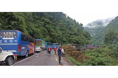 बाढीले क्षतिग्रस्त गल्छी–बेत्रावती सडकमा ट्र्याक खोलियो