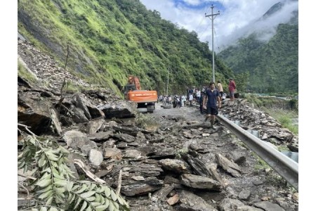 बाढी–पहिरोले क्षतिग्रस्त बेनी–जोमसोम–कोरला सडकको मर्मत तीव्र