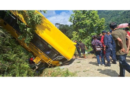 पोखरामा स्कुल बस दुर्घटना : पाँच जनाको मृत्यु, एसईईको तयारी गर्न हिँडेका विद्यार्थी दुर्घटनामा