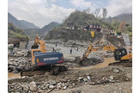 बाढीपहिरोले क्षतिग्रस्त अधिकांश सडक पुनः सञ्चालनमा, दसैँमा घर जाने यात्रुलाई राहत