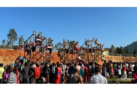 पश्चिम गुल्मीमा अझै जोगिएकै छन् परम्परागत रोटे पिङ