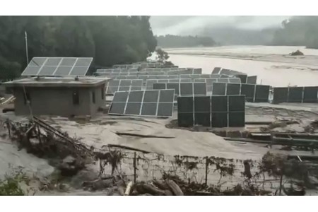 भुटानमा हिमताल फुटेर भीषण बाढी, प्रसिद्ध गासा त्शाचु तातोपानी कुण्ड बगायो