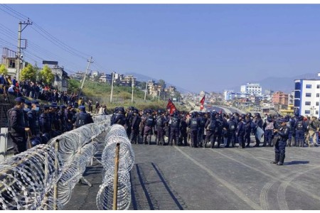 दुर्गा प्रसाईंको आन्दोलनलाई समर्थन गरेका ५ जना प्रहरीको नियन्त्रणमा
