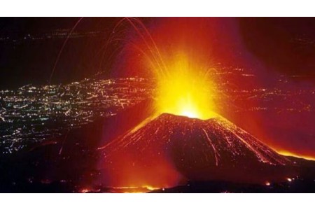 इन्डोनेसियामा भयानक ज्वालामुखी बिष्फोटन, ११ हजारभन्दा बढी विस्थापित