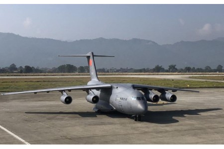 सहयोग सामाग्री लिएर चिनियाँ सेनाको दुई विमान पोखरामा अवतरण
