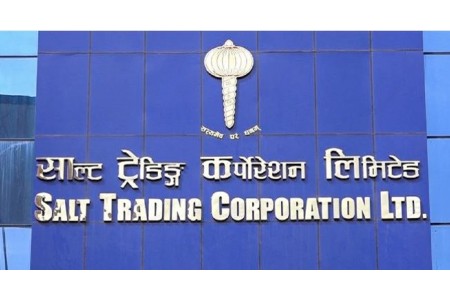 साल्ट ट्रेडिंगले खुद्रा व्यापारीलाई १० बोरा चिनी दिने