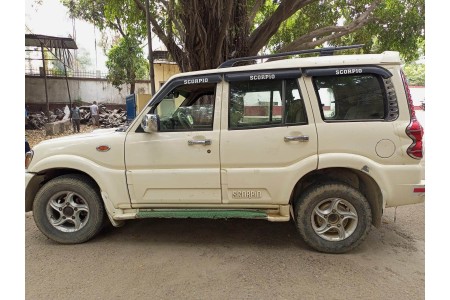 सर्लाहीमा भारतीय नम्बर प्लेटको स्कार्पियो गाडीबाट १५ लाखको सुनचाँदी बरामद
