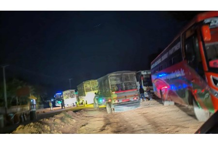 पूर्वपश्चिम राजमार्गअन्तर्गत गिरुवारी खोलामा पुल भाँचिएपछि सवारी सञ्चालनमा समस्या