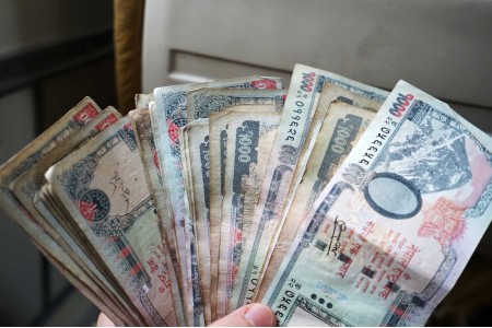 सुरेन्द्र पाण्डेले ५०० र १००० का नोटमा प्रतिबन्ध लगाउने प्रस्ताव गरे