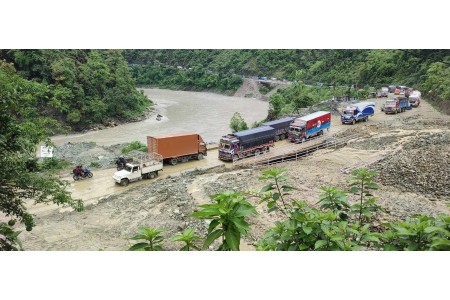 मुग्लिन–नारायणगढ सडकखण्डमा ट्रक दुर्घटनापछि एकतर्फी यातायात सञ्चालनमा
