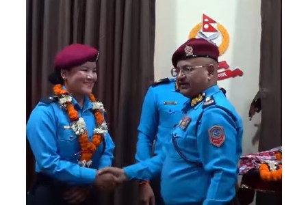 सगरमाथा आरोहण गरेका नेपाल प्रहरी र सशस्त्र प्रहरीका सहायक निरीक्षकलाई पदोन्नति