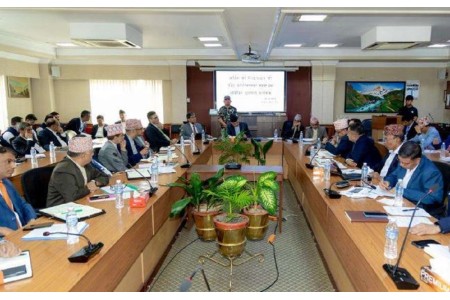 बजेट कार्यान्वयनबारे अर्थमन्त्री महतले गरे सरोकारवालासँग छलफल