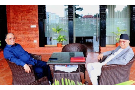 प्रधानमन्त्री दाहाल र एमाले अध्यक्ष ओलीबीच भेटवार्ता