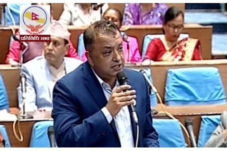 प्रधानमन्त्रीलाई गगन थापाको सुझाव, ‘भनेको नटेर्ने मन्त्री फेर्ने, फेर्न नसक्ने भए बालुवाटारबाट डेरा सर्ने’