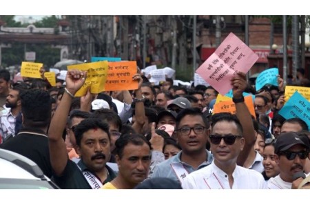 कर वृद्धिको विरोधमा सुनचाँदी व्यवसायीहरु सडक आन्दोलनमा