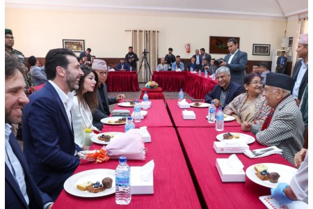 प्रधानमन्त्रीसँग अन्तर्राष्ट्रिय गोलरक्षक बुफनको भेट