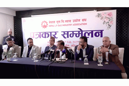 पाँच बुँदे माग राख्दै आजदेखि थप आन्दोलन गर्दै एलपी ग्यास उद्योग संघ