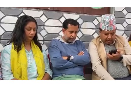 प्रधानमन्त्री ओलीले गरे प्रकृति लम्सालका आमाबाबुसँग कुराकानी