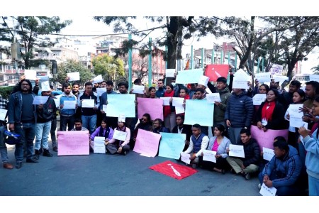 भारतमा मृत फेला परेकी प्रकृति लम्सालका लागि न्याय माग्दै विरोध प्रदर्शन