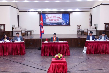 चिकित्सा शिक्षा आयोगको बैठकः पिजीको विवाद मिलाउन प्रधानमन्त्रीको निर्देशन