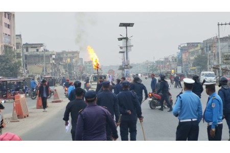 सरकारी अस्पतालमा सुधारको माग गर्दै मुख्यमन्त्री सिंहको पुतला दहन