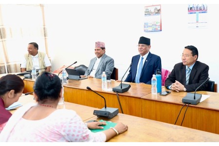 नेपाल बुढानिलकण्ठ गएको विषय सहज रुपमा लिनु, सत्ता समीकरणमा समस्या छैन : प्रधानमन्त्री दाहाल