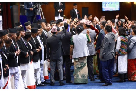 एमालेको नाराबाजीपछि संसद बैठक स्थगित