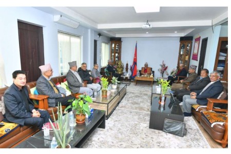 कांग्रेस माओवादी गठबन्धन भत्कियो, एमाले सरकारमा सामेल हुन तयार