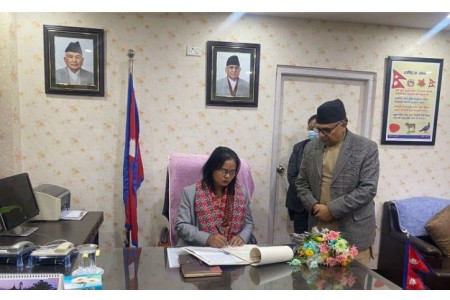 मन्त्री भएलगत्तै अमेरिका उड्दै महिलामन्त्री भगवती चौधरी