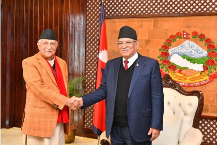 एमालेलाई प्रचण्ड सरकारमा उपप्रधानमन्त्रीसहित ८ मन्त्रालय