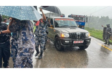 पूर्व पश्चिम राजमार्गको पसाहा पुल नजिकै बस दुर्घटना, १४ जना घाइते
