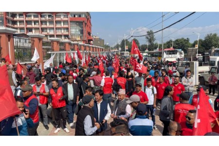 काठमाडौंमा माओवादी केन्द्रको खबरदारी जुलुस